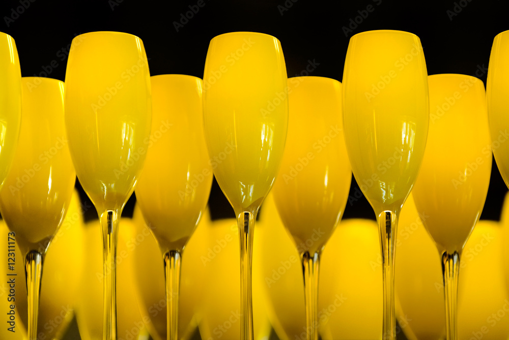 Obraz Dyptyk Yellow wine glasses on a plate
